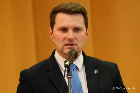 Na mladih svet stoji  (3)